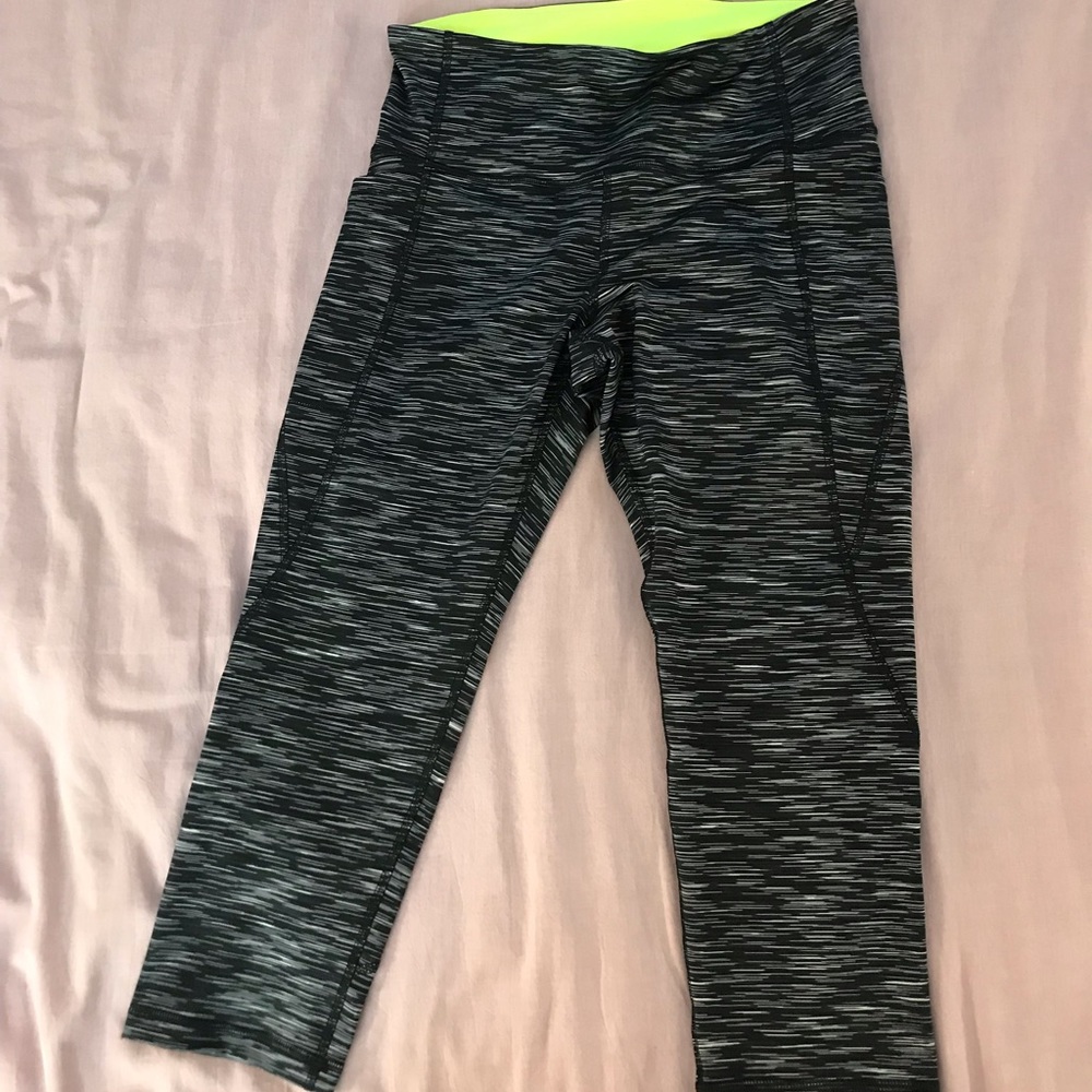 Old Navy Crop Elevate Workout Leggings